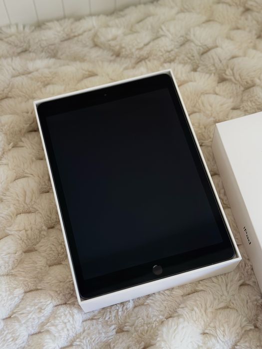 Ipad (8th gen) 128gb + Apple Pencil (1st gen)