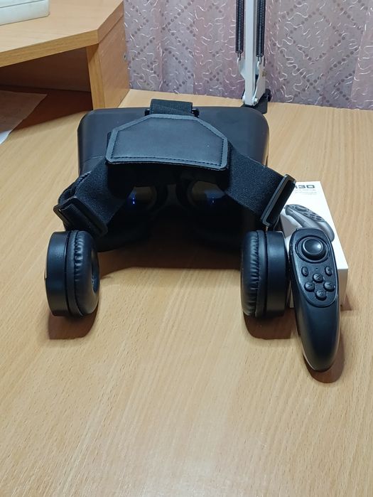 VR очки J20 с наушниками  и  джойстиком
