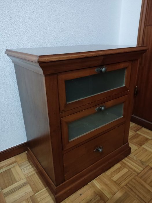 Mesa cabeceira 3 gavetas