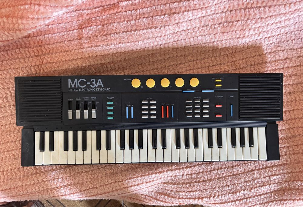 Teclado eletrónico a pilhas MC-3A