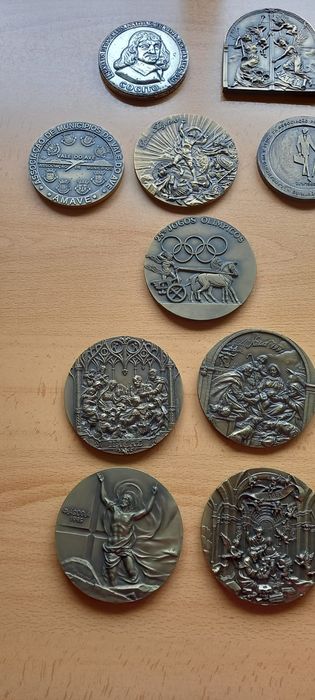 30 medalhas comemorativas