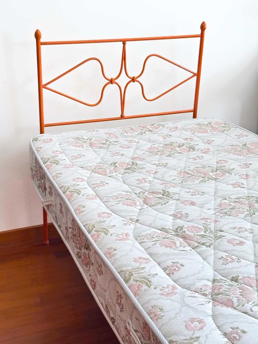 Cama Antiga de Ferro maciço