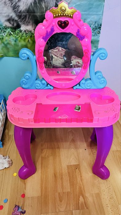 Дитячий косметичний столик, трюмо