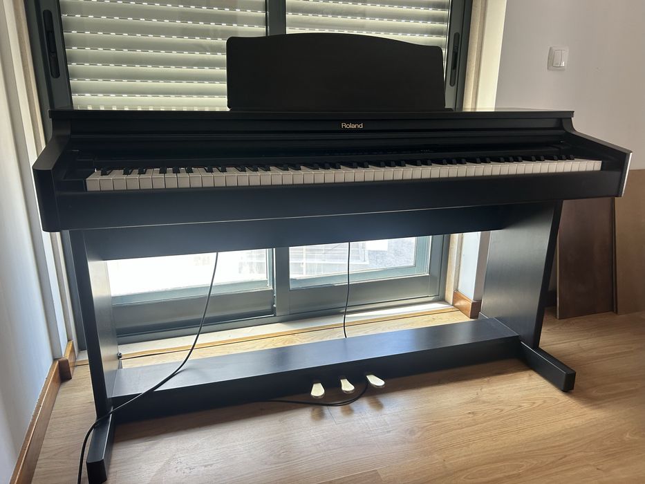 Piano ROLAND (como NOVO)
