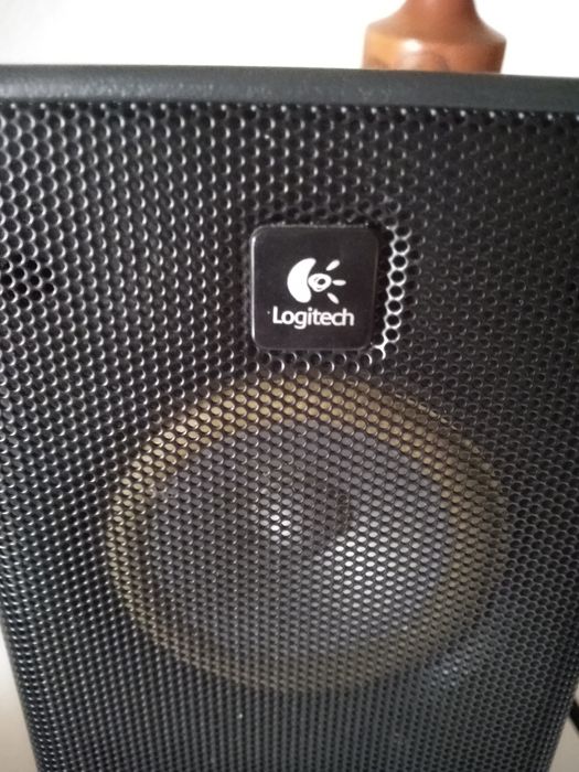 Colunas de som com fios