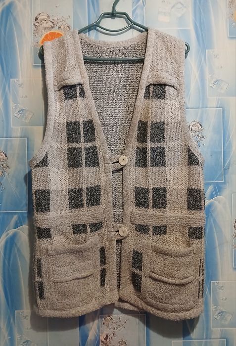 Продам женские свитера,жилетки-44,50,52,54,56,60 размеров