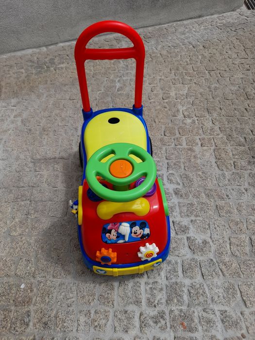 Carro Mickey, pote e banco princesas