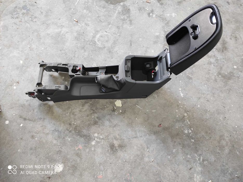 Consola Central/Apoio de Braço para Ford Focus 08-2012