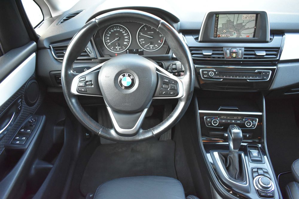 BEZWPADKOWE BMW 218d 2015r Active Tourer Skóra Panorama Nowe Opony