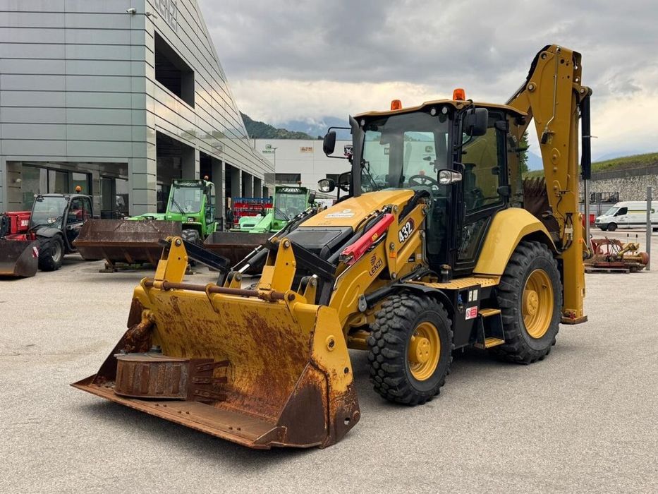 Екскаватор-навантажувач Caterpillar 432 2022