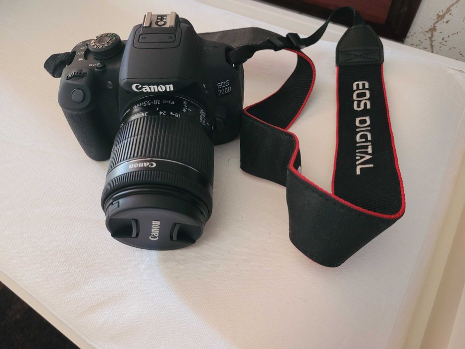 Máquina fotográfica canon EOS 700d