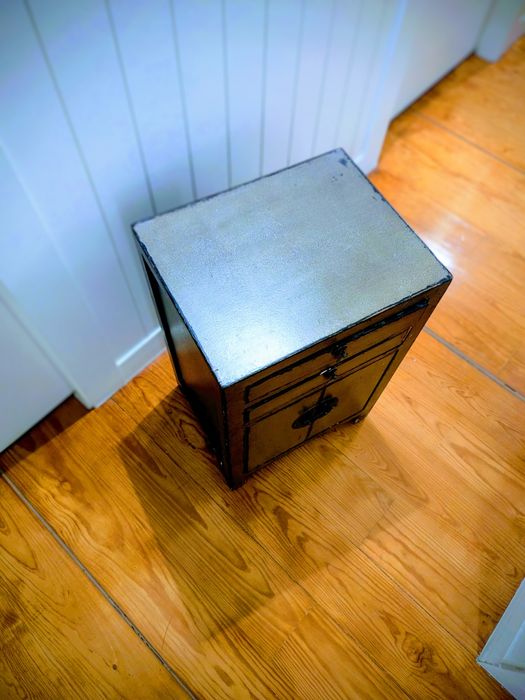 Chinese bedside table64585104842499122