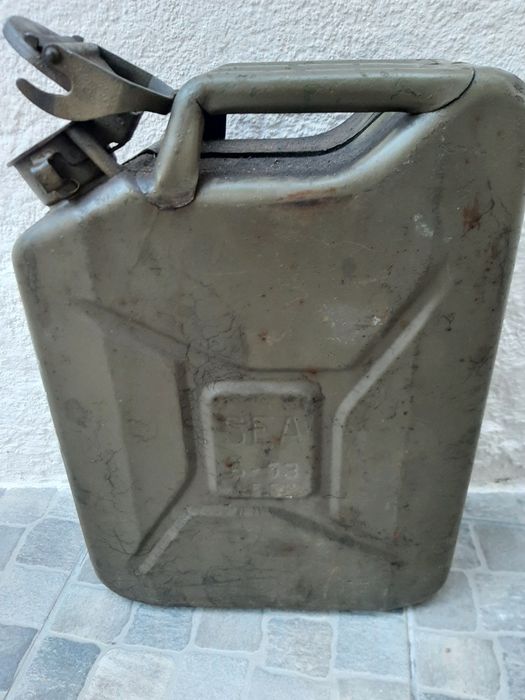Jerrican militar de combustível