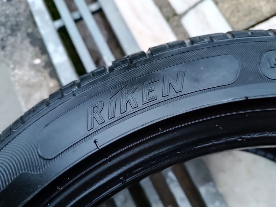 Pneu 215/45 R16 90V
