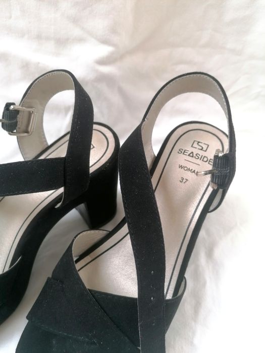 Sandálias Pretas de Salto Alto