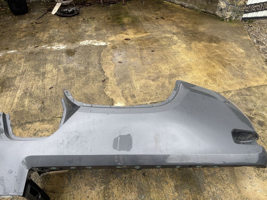 Чверть rivian r1t пікап