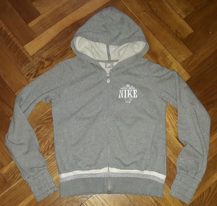 Szara rozpinana bluza z kapturem Nike | Rozmiar L | Ozdobne detale