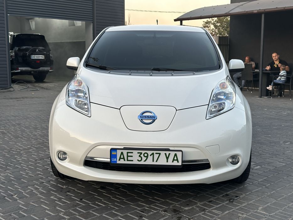 Машина авто в аренду Каменское такси Ниссан Nissan Leaf 24
