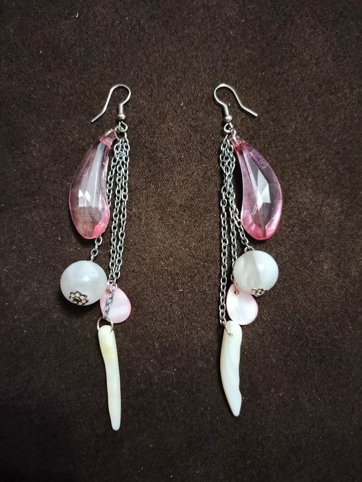 Długie ozdobne kolczyki