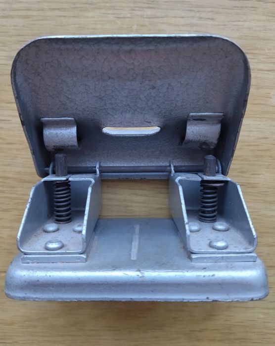 Дырокол, патроны и прочее.