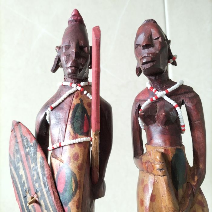Estatuetas madeira indígenas par altura 24 cm