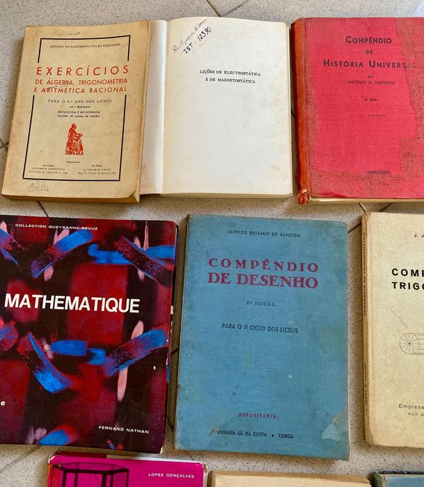 Manuais escolares antigos