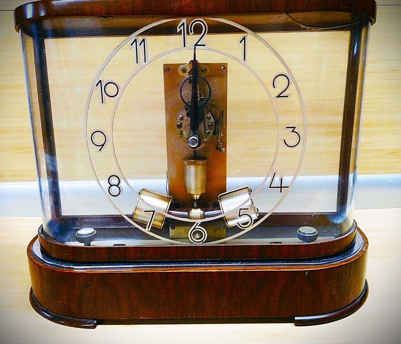 Gabinetowy Zegar Magnetoelektryczny Firmy Kundo