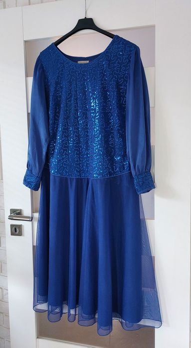 Niebieska suknia na wesele z cekinami długi rękaw 
Rozmiar 50
Biodra 5