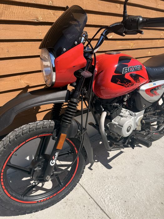 Bajaj boxer 150.