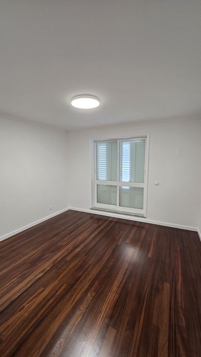 Apartamento T2 c/garagem no centro de Viana