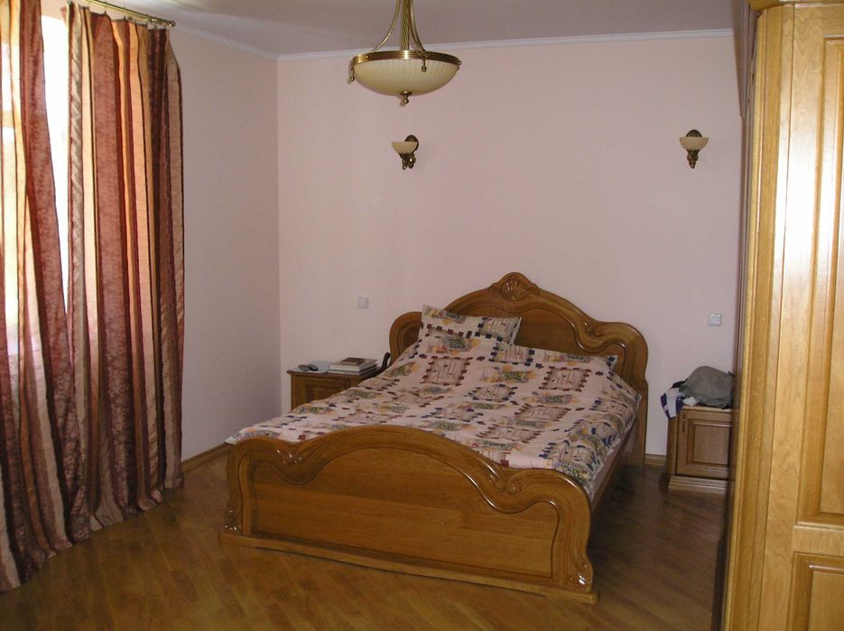 Будинок 3-х поверховий Запитів Львівська область