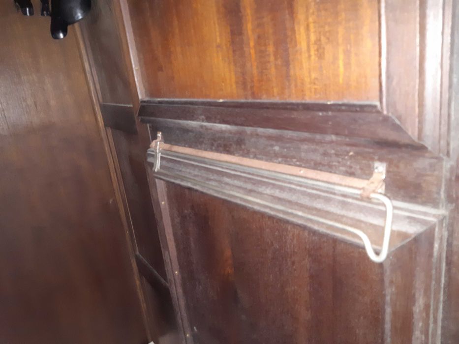 Roupeiro de 2 portas em madeira