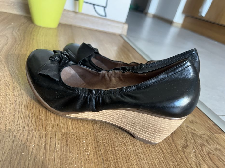 Czółenka na koturnie Ryłko r. 38