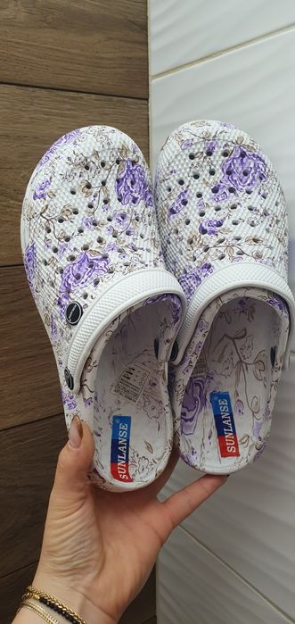 Klapki krokodylki a'la crocs sunlanse 39 białe w kwiaty z dziurkami