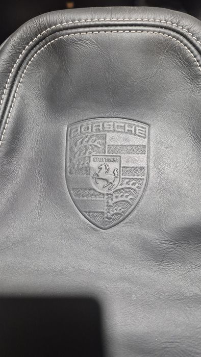 Skórzany pokrowiec na oparcie Porsche