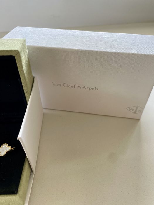 Pulseira VanCleef & Arpels com caixa e saco