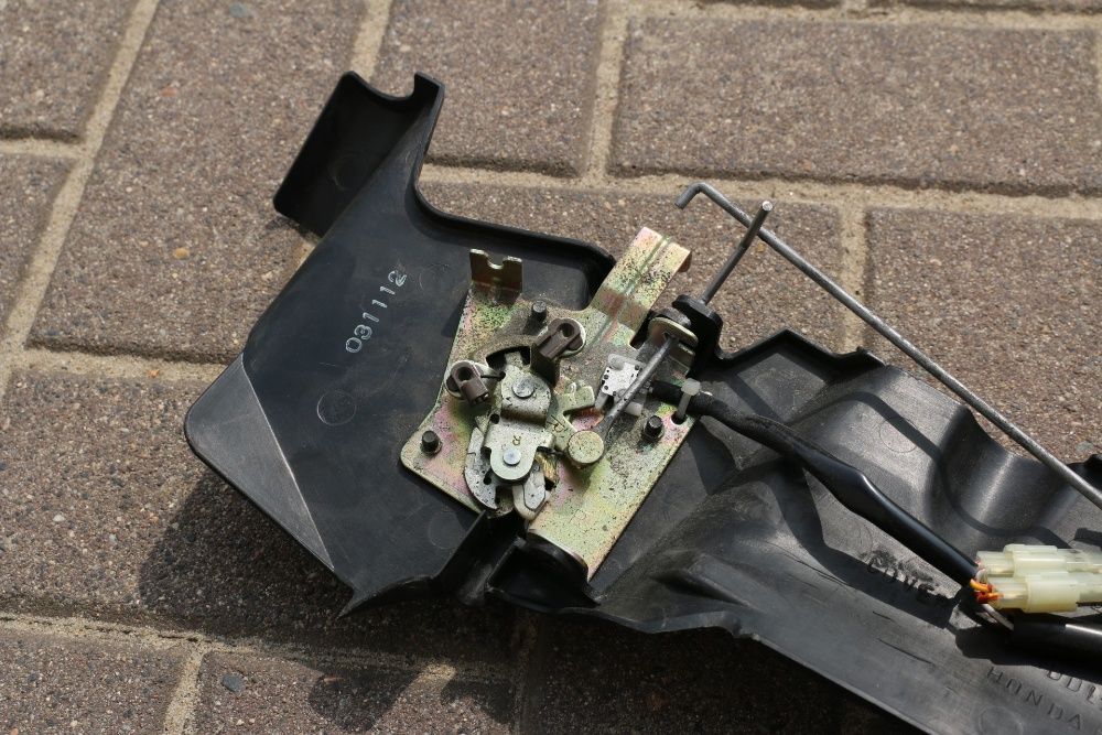 1306 Zamek kufra bocznego prawego Honda Goldwing GL 1800