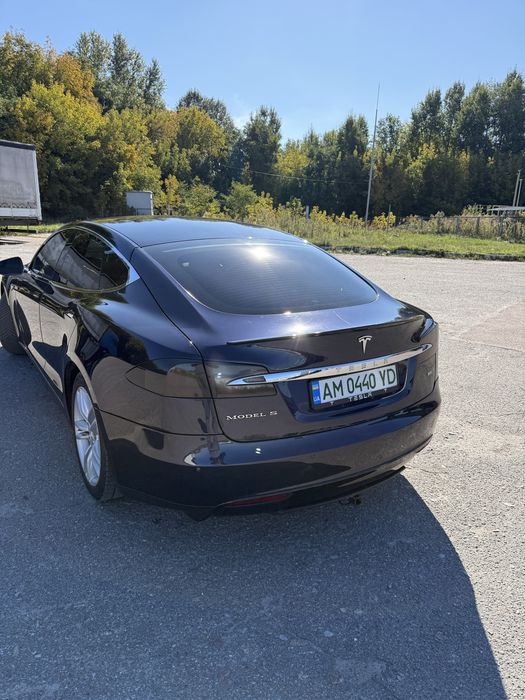 Tesla modl s 85