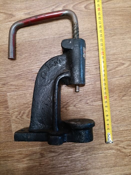 Ручной пресс для установки кнопок и фурнитуры