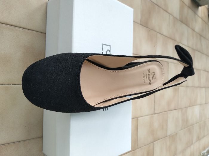 Sapatos abertos atrás