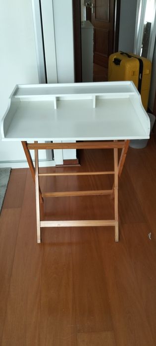 Toucador em madeira natural e branco