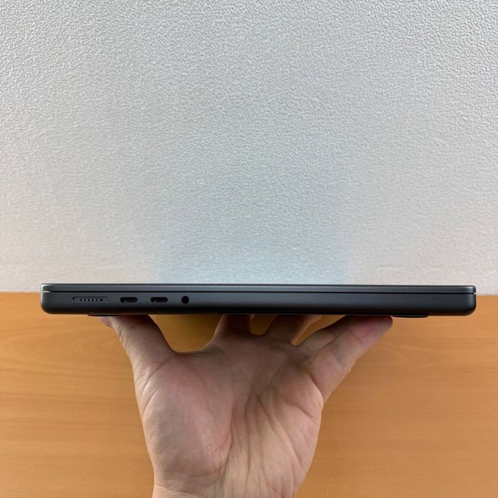 №3565	MRX33	MacBook Pro 14 	Space Black	M3 Pro	18/512