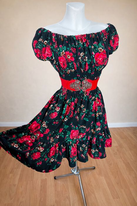 Czarna sukienka w kwiaty folk góralska podhalanska wieczorowa