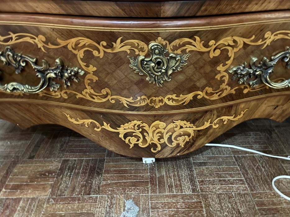 Cômoda antiga estilo.