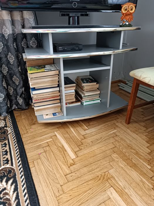 Продам тумбочку під телевізор
