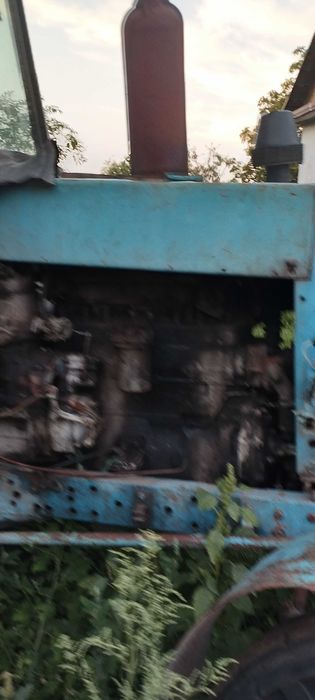 Трактор ЮМЗ-6АКЛ два трактори .