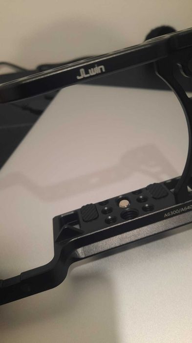 Case/Cage para Sony ZVE10  ATÉ A A6600  – Nova, sem uso