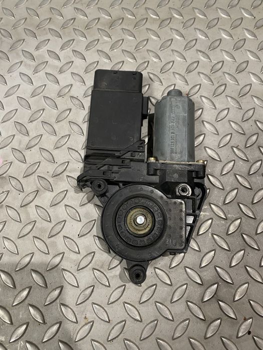 Motor elevador frente esquerdo Skoda Superb