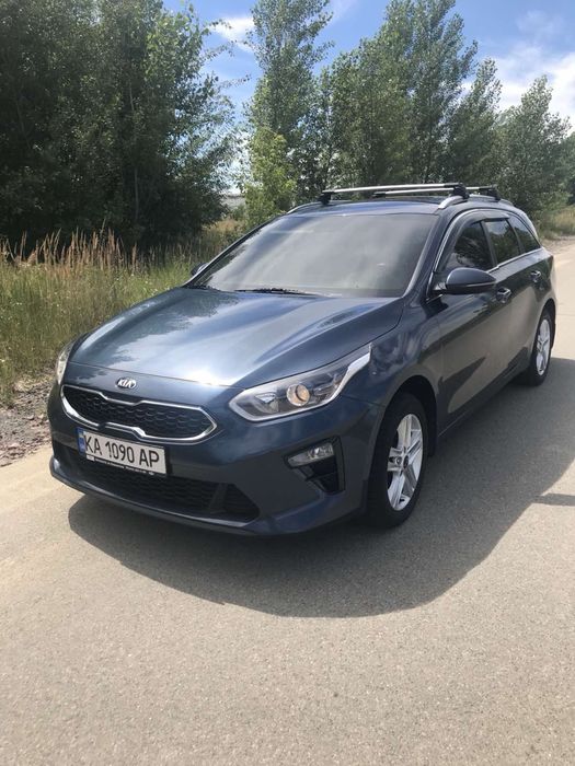 Kia Ceed 2020 года выпуска машина