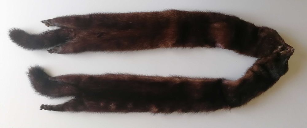 Gola de vison castanho